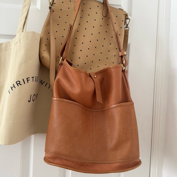 Parker Clay Spacious Tan Leather Shoulder Bag - Picture 1 of 6